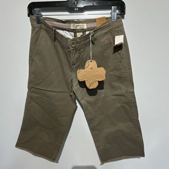 Grane Jeans Women's Army Green Frayed Khaki Capri Pants Size 3 NWT - Picture 1 of 7